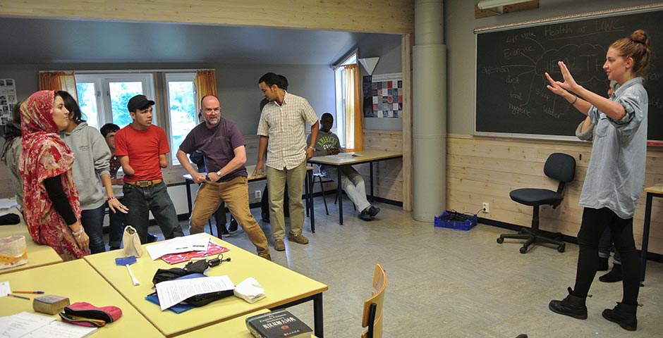 In the classroom - students, FK volunteers and teacher Peter Wilson