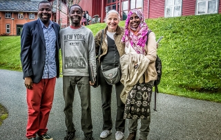 Saye-Maye Cole (left) with students and SOS representative Vibeke Mortensen