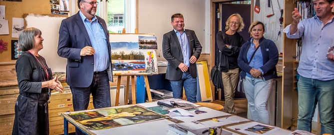 Svein Harberg in the Artroom during his visit to the College