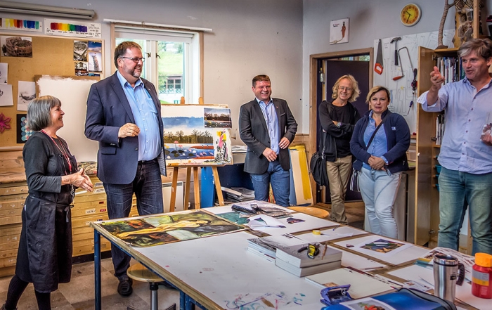 Svein Harberg in the Artroom during his visit to the College
