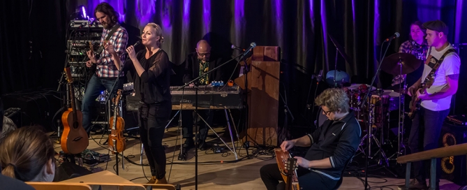 Sigrid Moldestad and her band in the College auditorium