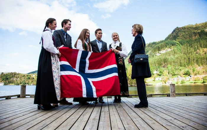 HM Queen Sonja with some of our Norwegian students
